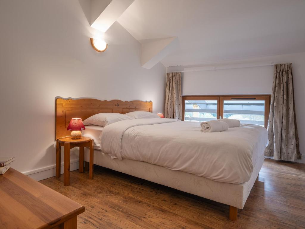 Free HTML5 Bootstrap Template by FreeHTML5.co